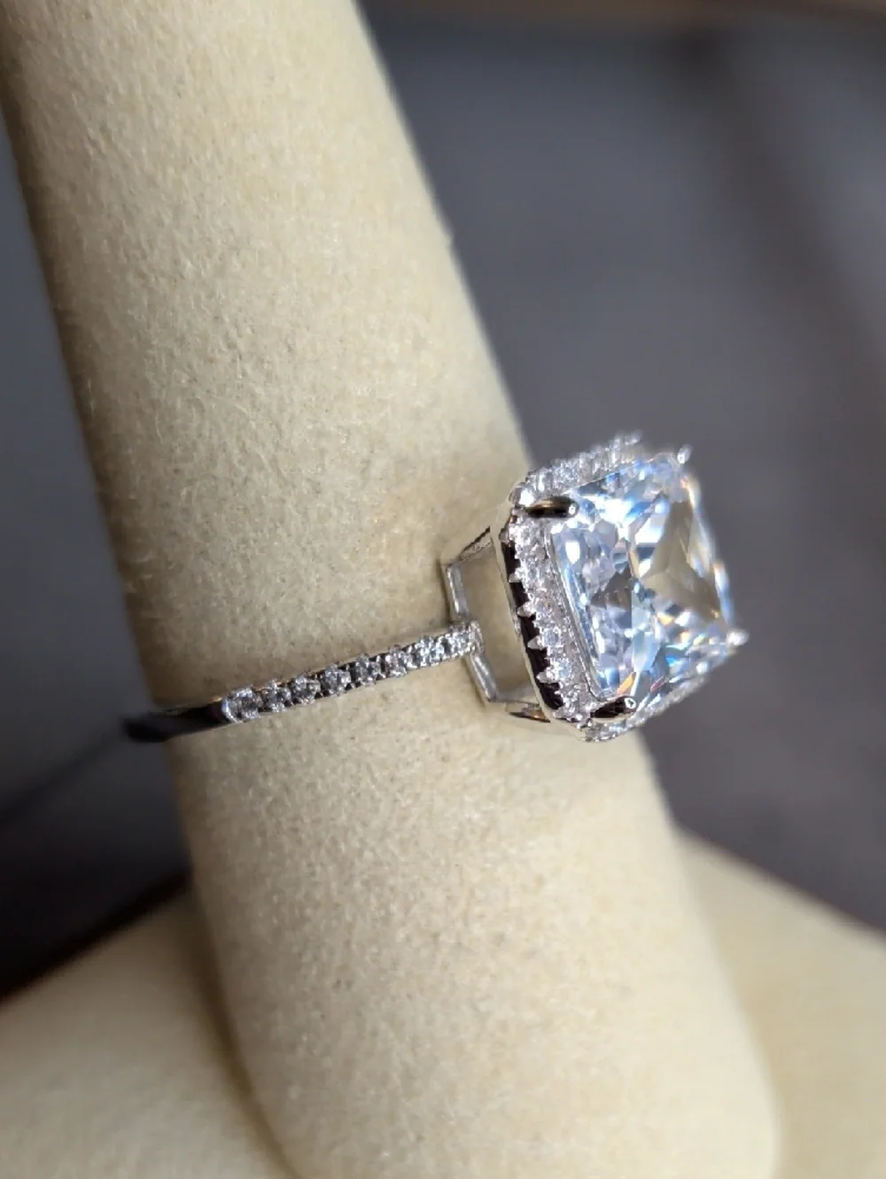 Halo Engagement Ring - 925 Sterling Silver - Cubic Zirconia